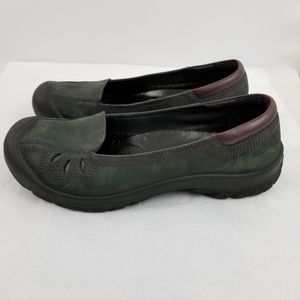 Keen dark green nubuck leather purple accent flats